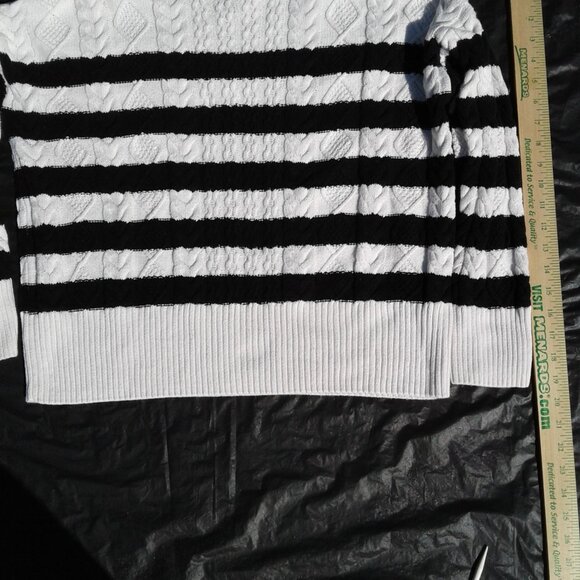$5/25 Tahari Striped Sweater M - Picture 3 of 7